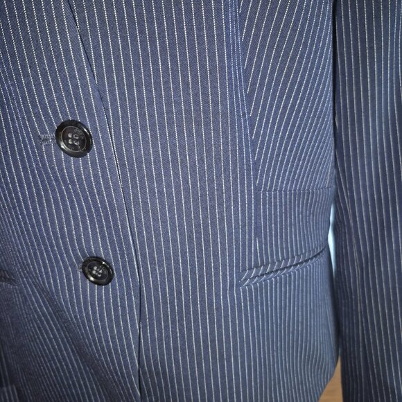 NWOT Hugo Boss Navy with White Pinstripes Blazer (10) - Picture 5 of 10